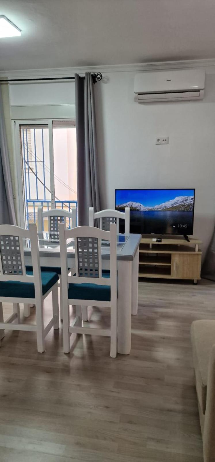 Apartamentos Ana'S Cozy Inns ตอร์เรโมลิโนส ภายนอก รูปภาพ